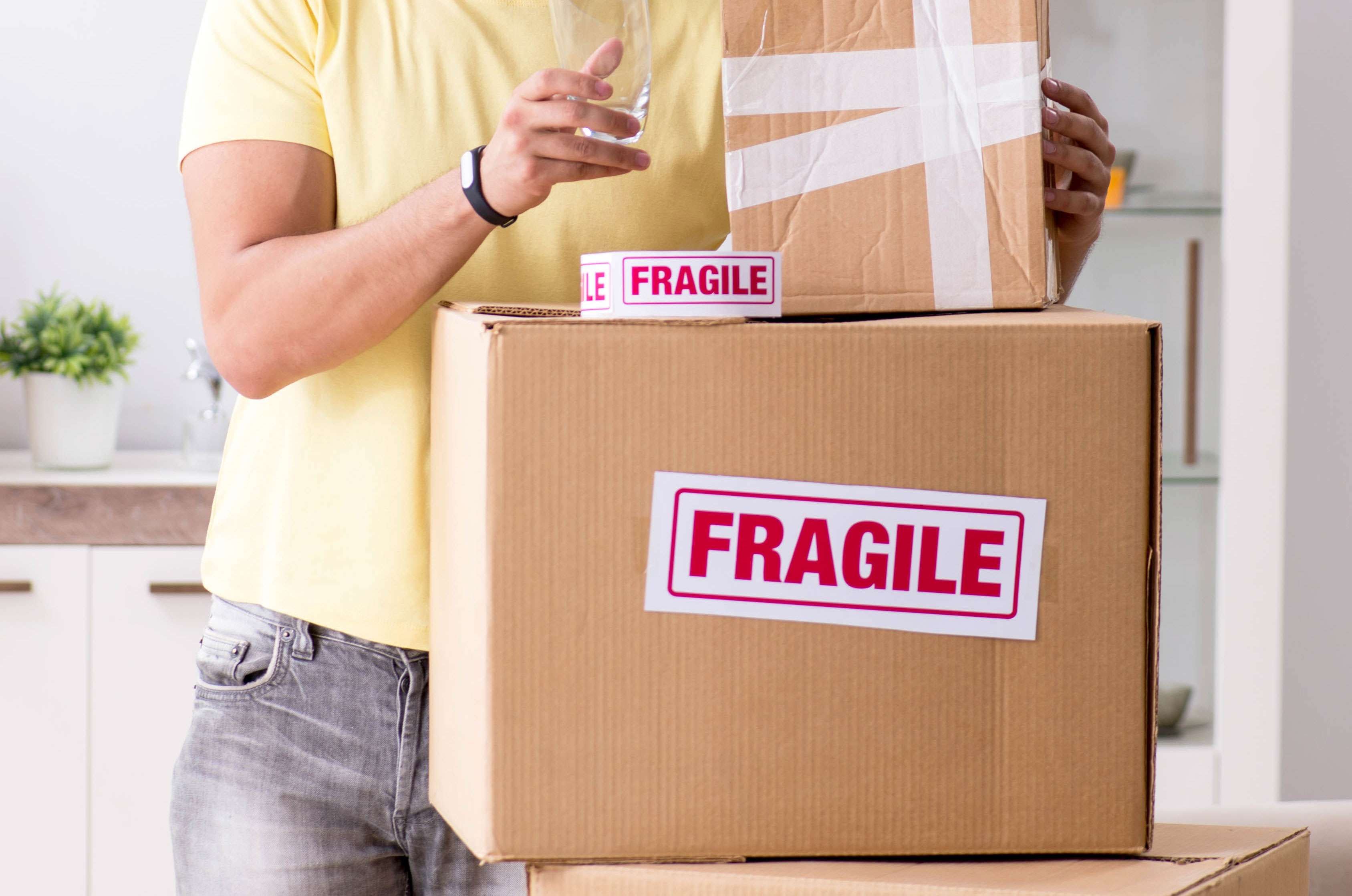 Packaging items. Fragile goods. Fragile Box. Пакинг. Fragile items Packing things.